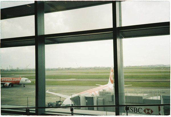 Quels sont les avantages de louer une maison de vacances en Bretagne avec des cours de broderie et des visites de manoirs?